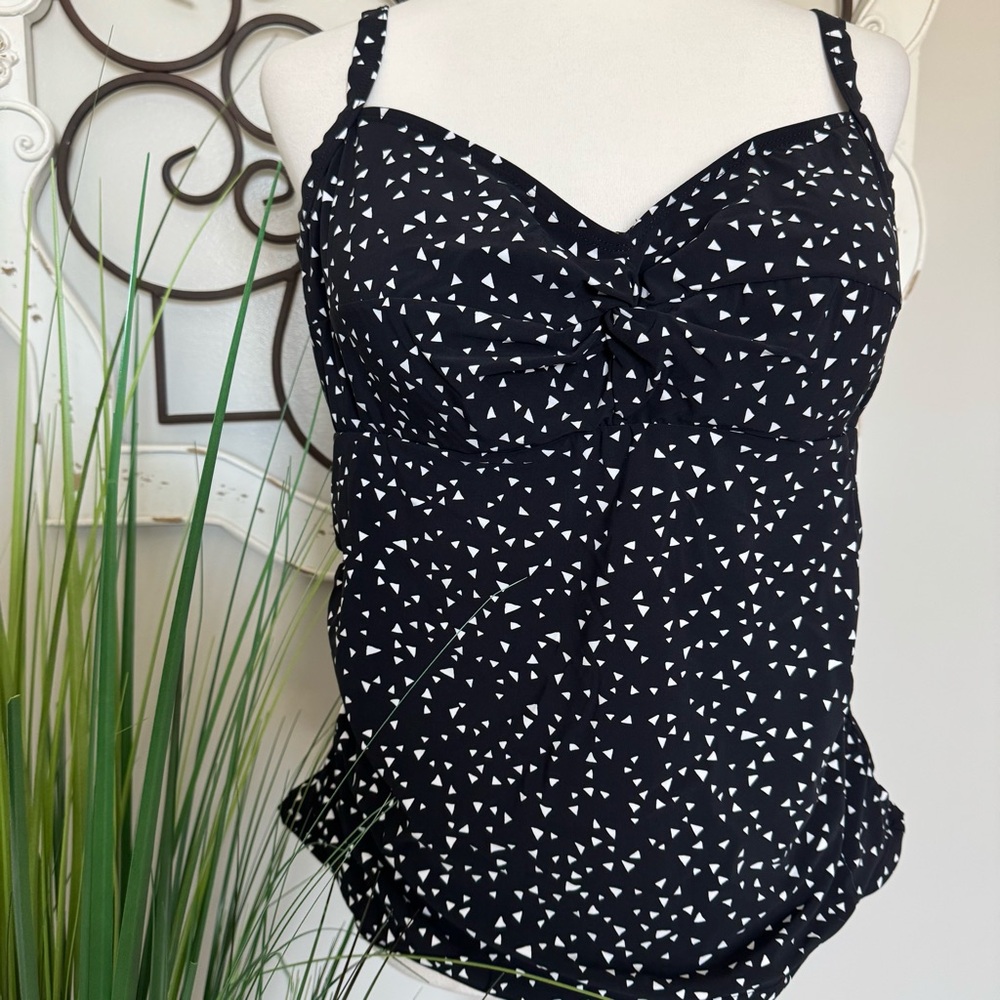 CHRISTINA Size 1X Black and White Polka Dot Tankini Swimsuit Top
